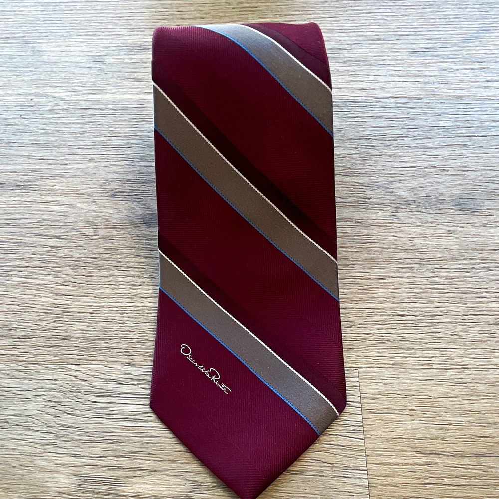 Oscar de la Renta Men's Striped Pointed Woven Tie Burgundy Silver Blue Logo